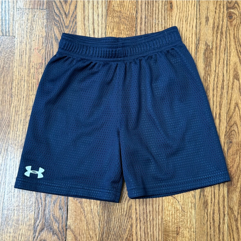 Under Armour Dark Boys Sports Shorts - Size 4